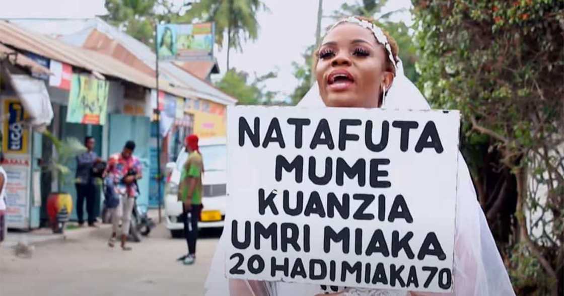 A Tanzanian woman looking for a woman. A Tanzanian woman looking for a woman.
