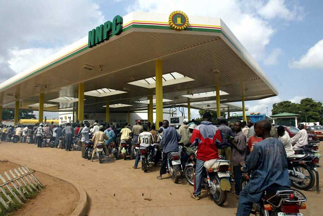 Fuel queues on Bola Tinubu's first day. Fuel queues on Bola Tinubu's first day.