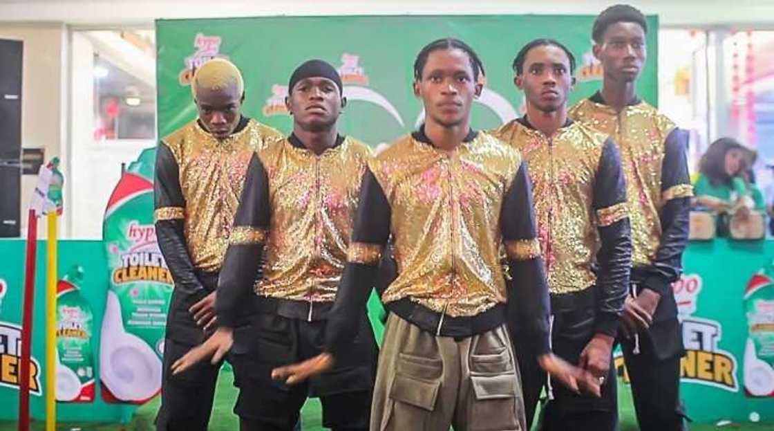 Johnny Drille Shuts Down ICM for Hypo Toilet Cleaner on Valentine’s Day Johnny Drille Shuts Down ICM for Hypo Toilet Cleaner on Valentine’s Day