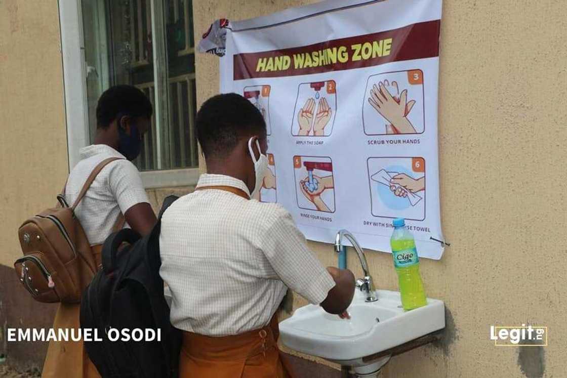 Yanzu-yanzu: Dalibai sun koma makaranta a Nigeria, sun fara shirin zana jarabawa Yanzu-yanzu: Dalibai sun koma makaranta a Nigeria, sun fara shirin zana jarabawa