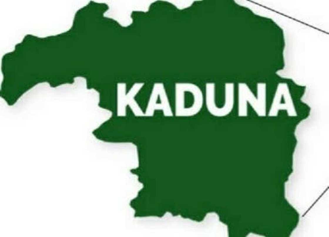 'Yan bindiga sun kashe mutum 48, da kona sama da gidaje 300 a Kaduna 'Yan bindiga sun kashe mutum 48, da kona sama da gidaje 300 a Kaduna