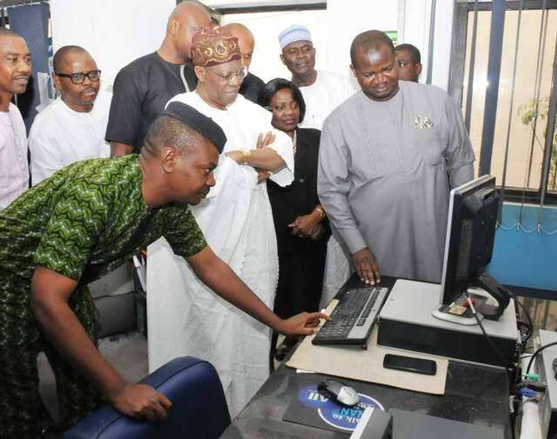 Lai Mohammed taking a tour in the ministry of information Lai Mohammed taking a tour in the ministry of information