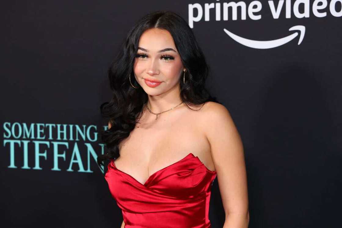 Josie Alesia Josie Alesia