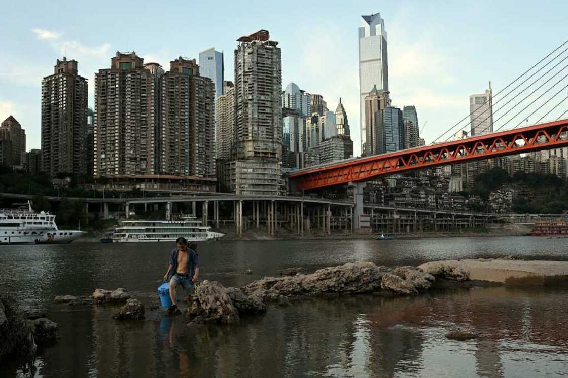 China's national meteorological service renewed its warnings for drought and high temperatures on Tuesday, calling on 11 provincial governments to activate emergency responses China's national meteorological service renewed its warnings for drought and high temperatures on Tuesday, calling on 11 provincial governments to activate emergency responses