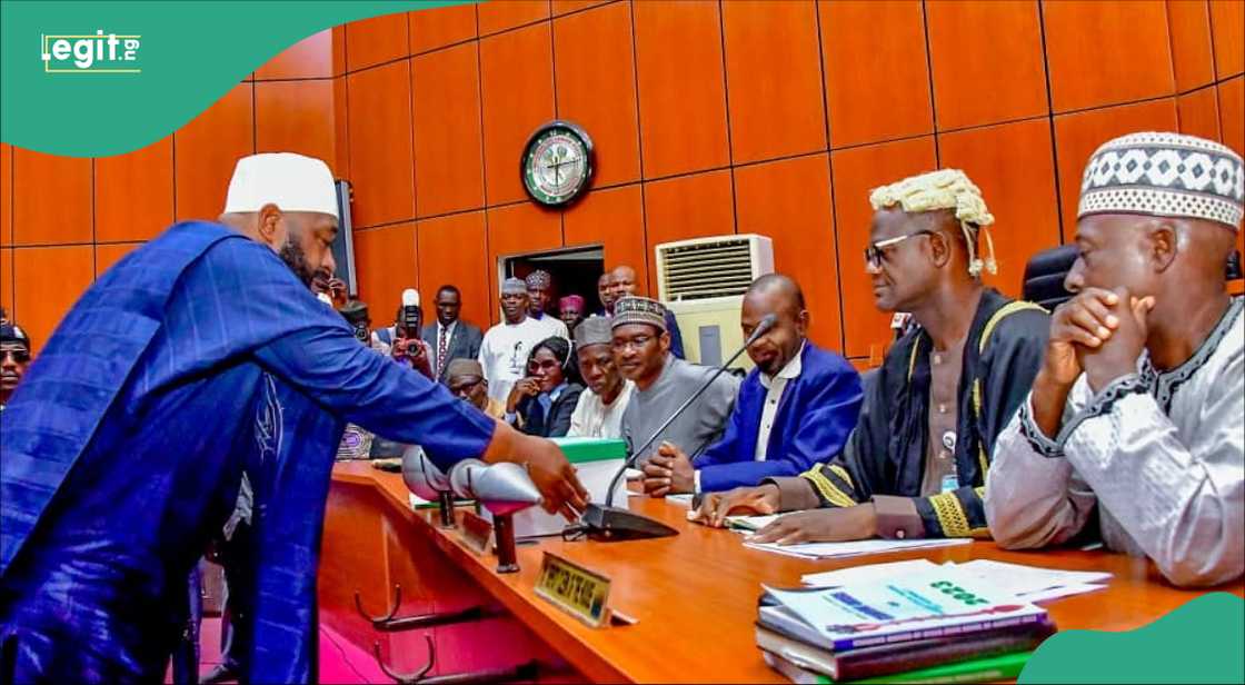 Gwamna Bago Gwamna Bago