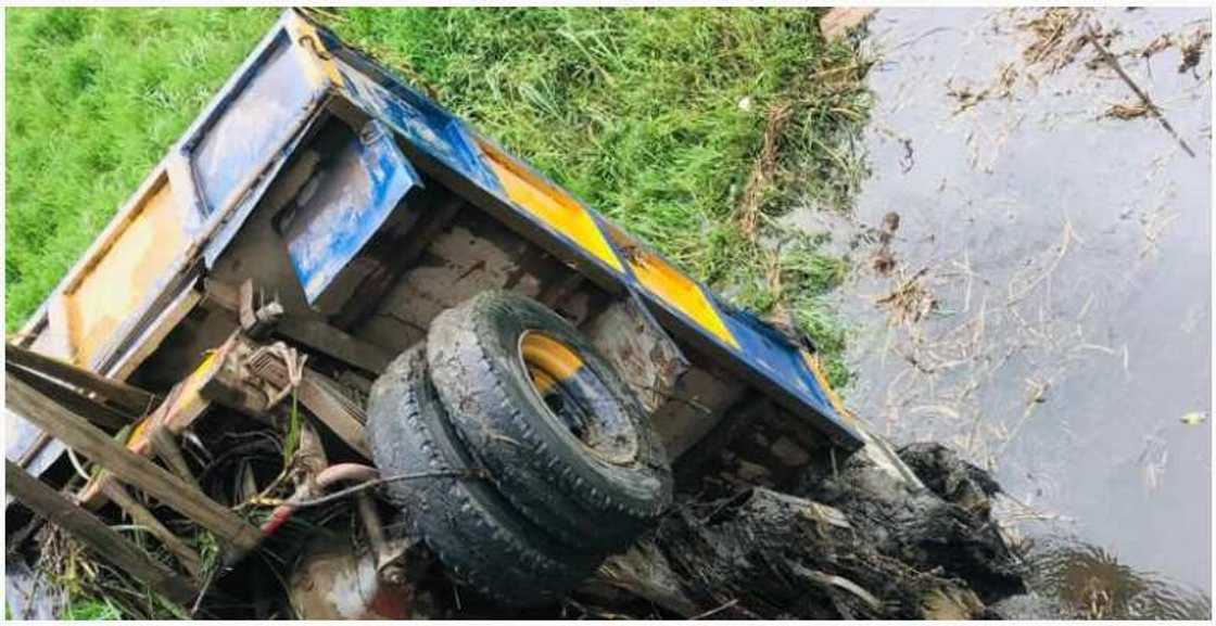 Da dumi-dumi: Babban mota rufta cikin rafi a Legas Da dumi-dumi: Babban mota rufta cikin rafi a Legas