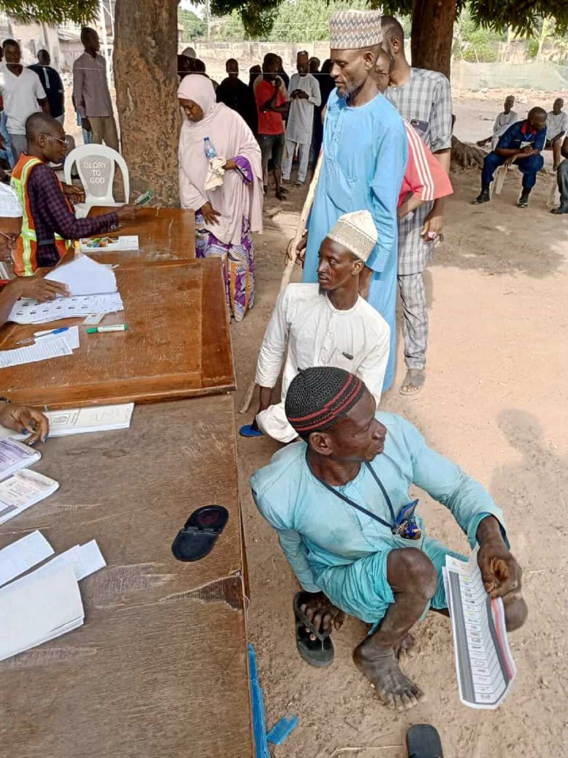 Guragu a wajen kada kuri'a a garin Minna Guragu a wajen kada kuri'a a garin Minna