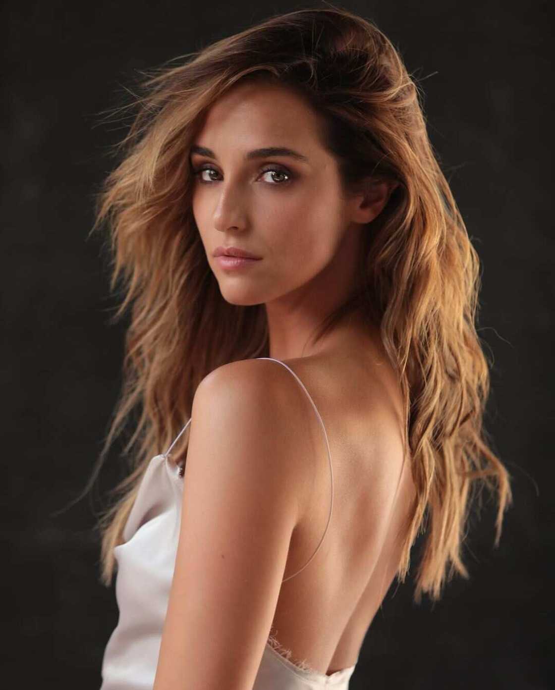 How old is Lauren Swickard? How old is Lauren Swickard?