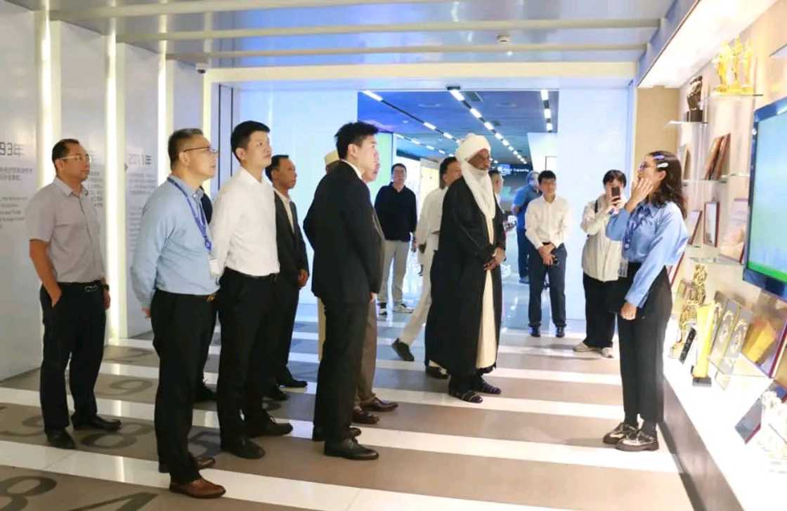 Sanusi II tare da wasu 'yan China