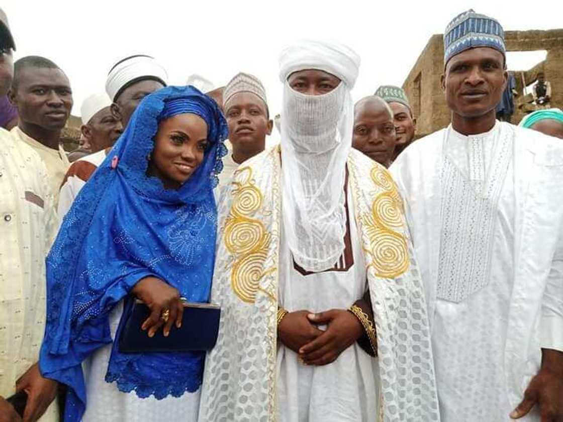 An sake daura auren 'mace mai idon mage' da tsohon mijinta da ya gujeta (Hotuna) An sake daura auren 'mace mai idon mage' da tsohon mijinta da ya gujeta (Hotuna)