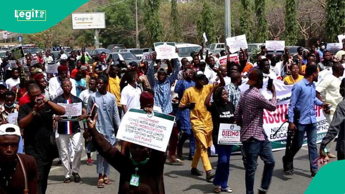 Dalibai za su gudanar da zanga zanga domin nuna adawa da sababbin dokokin haraji. Dalibai za su gudanar da zanga zanga domin nuna adawa da sababbin dokokin haraji.