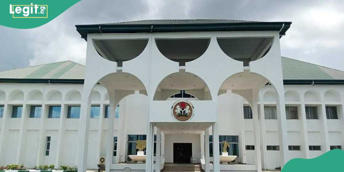 Majalisar Abia ta zartar da sabuwar dokar gwamnoni da mataimaka Majalisar Abia ta zartar da sabuwar dokar gwamnoni da mataimaka