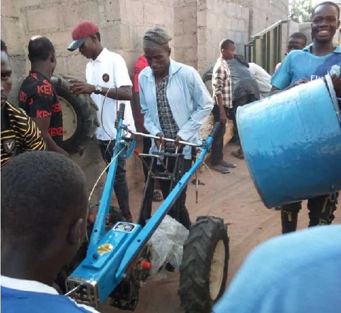 Sun ji uwar bari: Ɓata gari sun fara maido da kayan da suka sata a Adamawa Sun ji uwar bari: Ɓata gari sun fara maido da kayan da suka sata a Adamawa