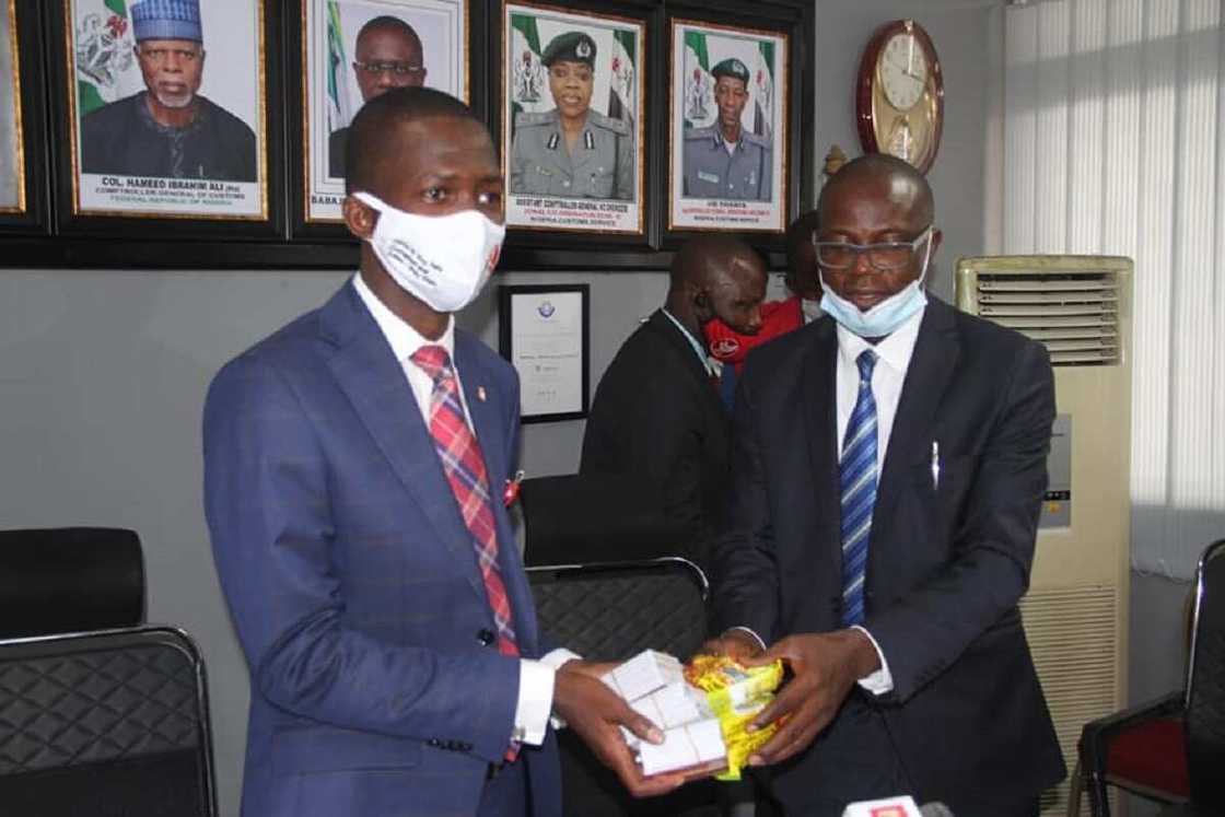 An kama wani matafiyi da ATM 2,886 da layukan waya hudu a filin jirgin sama