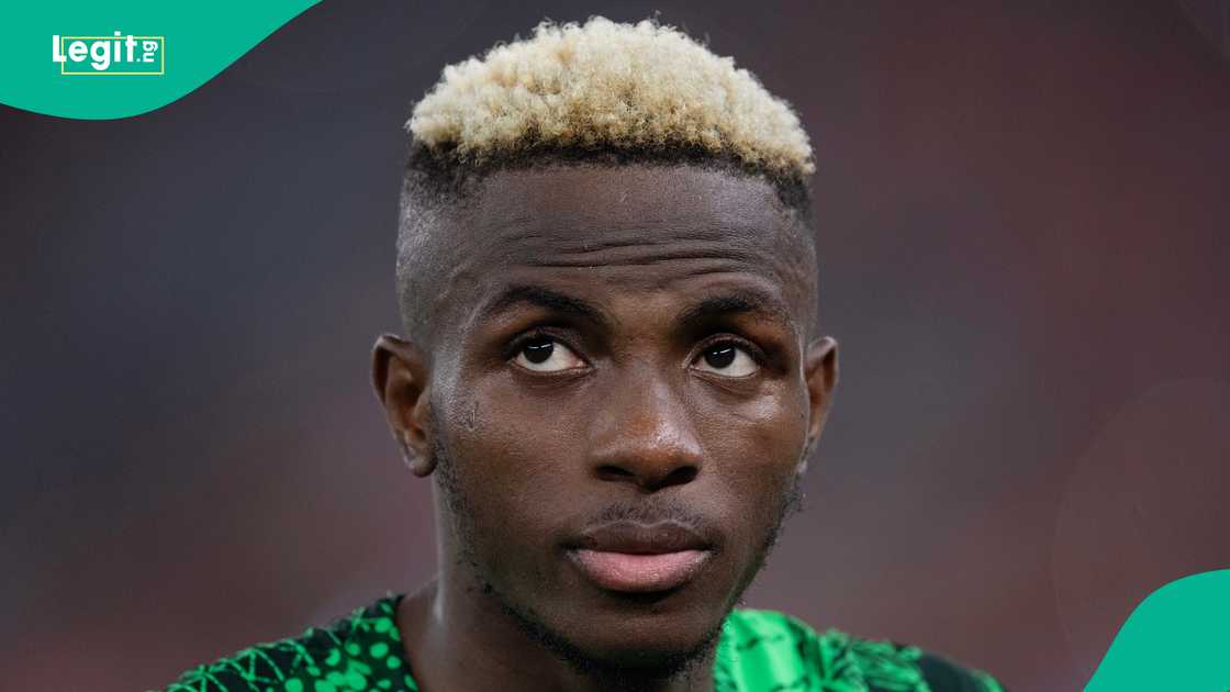 Two male fans engaged in a physical fight over a young lady after Victor Osimhen scored for Nigeria. Two male fans engaged in a physical fight over a young lady after Victor Osimhen scored for Nigeria.
