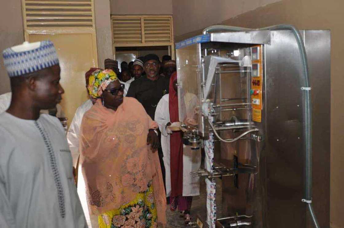 Gwamnatin jahar Kaduna ta gina wata katafaren kamfanin sarrafa nono da madara Gwamnatin jahar Kaduna ta gina wata katafaren kamfanin sarrafa nono da madara