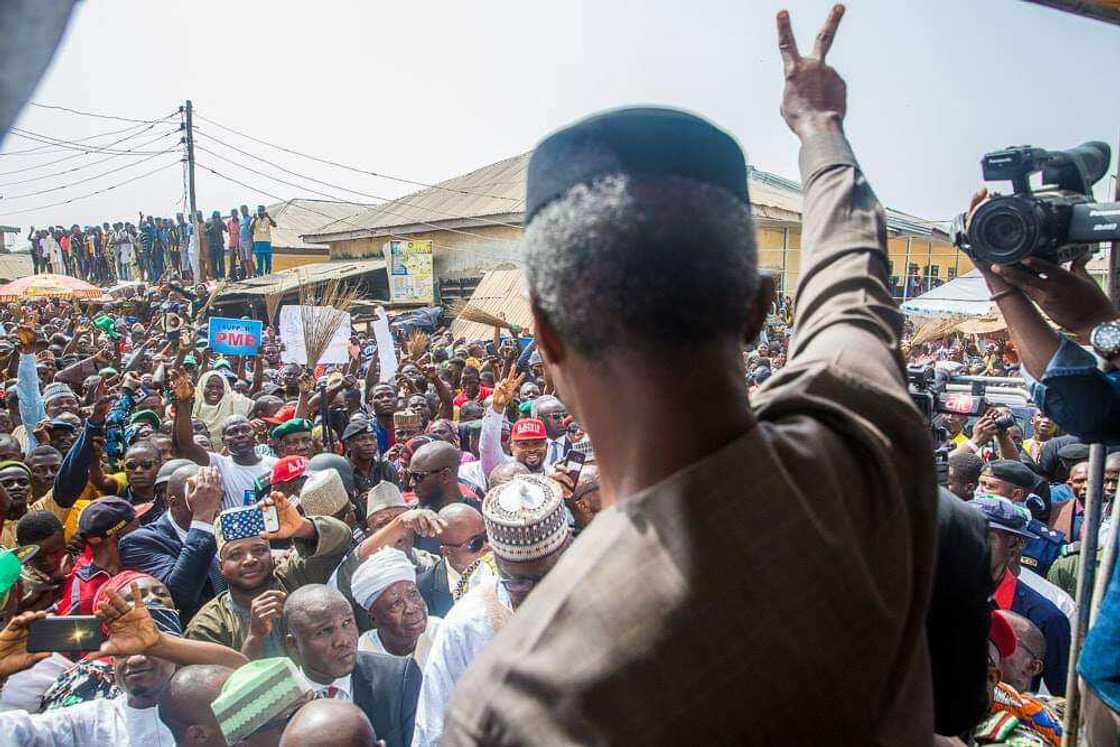 Idonmu ya waye: Yadda mutan jihar Kwara suka tarbi Osinbajo (Hotuna) Idonmu ya waye: Yadda mutan jihar Kwara suka tarbi Osinbajo (Hotuna)