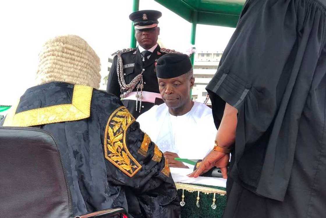 Kai tsaye: Bikin rantsar da shugaban kasa da mataimakinsa Kai tsaye: Bikin rantsar da shugaban kasa da mataimakinsa