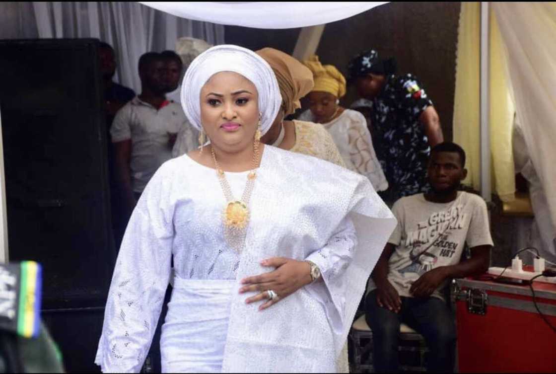 Dubi kyawawan hotunan kasaitaccen biki na kannen uwargidar gwamnan jihar Kogi Dubi kyawawan hotunan kasaitaccen biki na kannen uwargidar gwamnan jihar Kogi