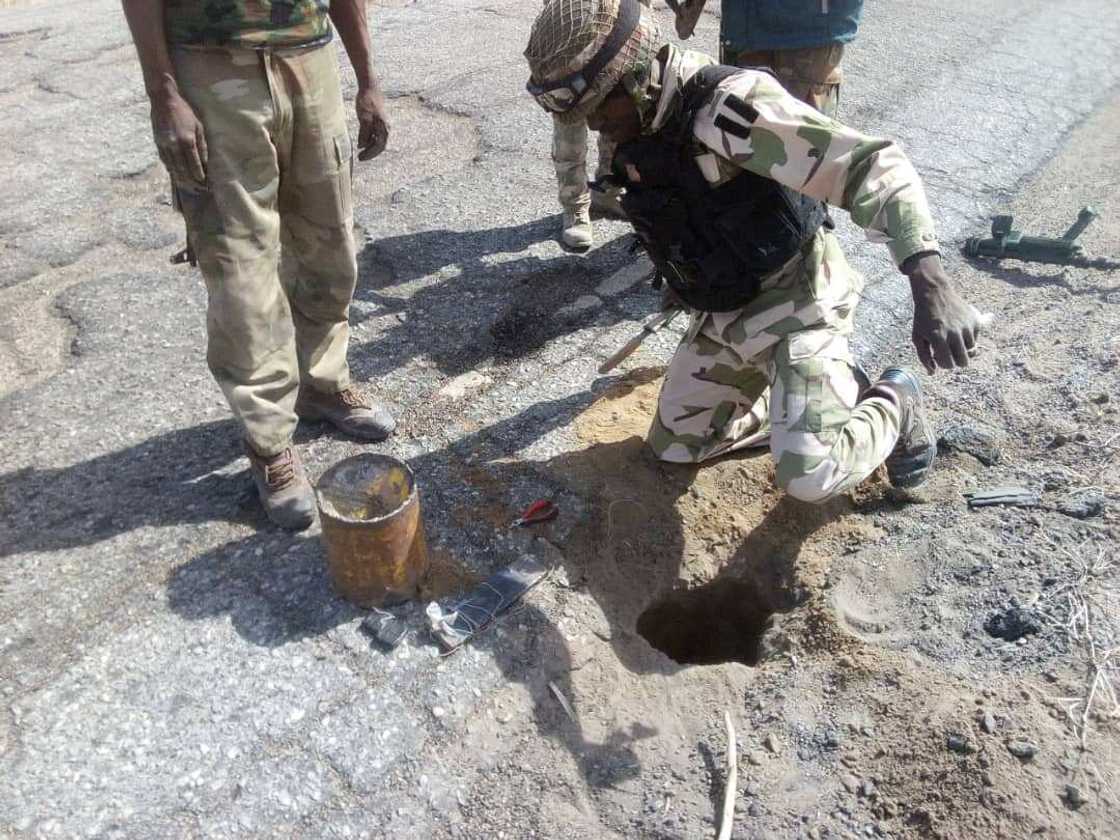 Rundunar soji: Kwararrun dakaru sun kwance manyan bamabamai da 'yan Boko Haram suka binne