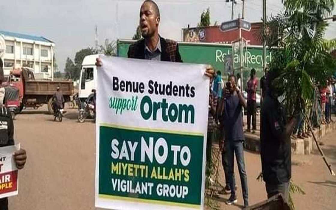 Students protest herdsmen killings, ask vigilante group to leave Benue Students protest herdsmen killings, ask vigilante group to leave Benue