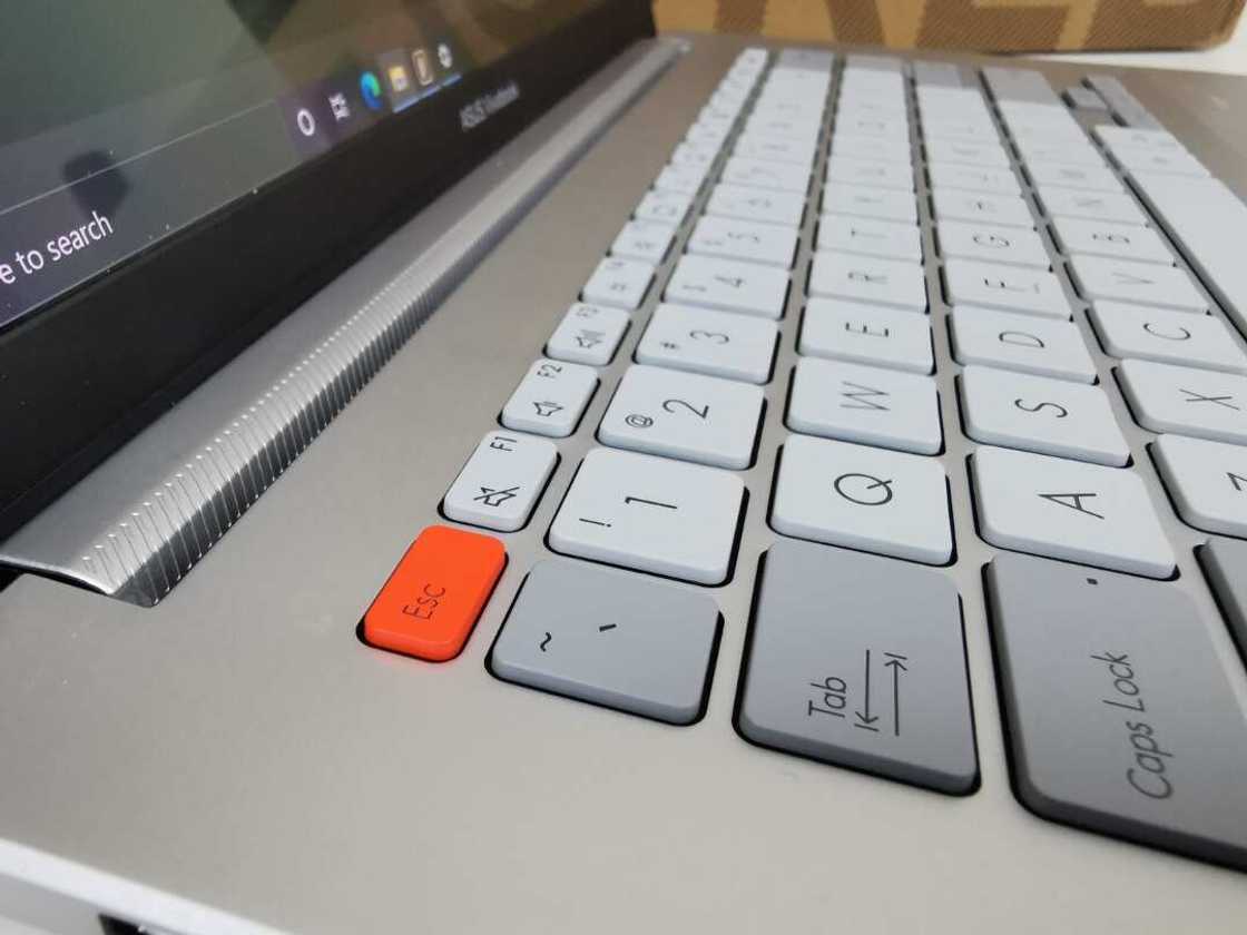 ASUS Vivobook Pro 14X OLED (N7400) Review: The Powerhouse for Content Creators