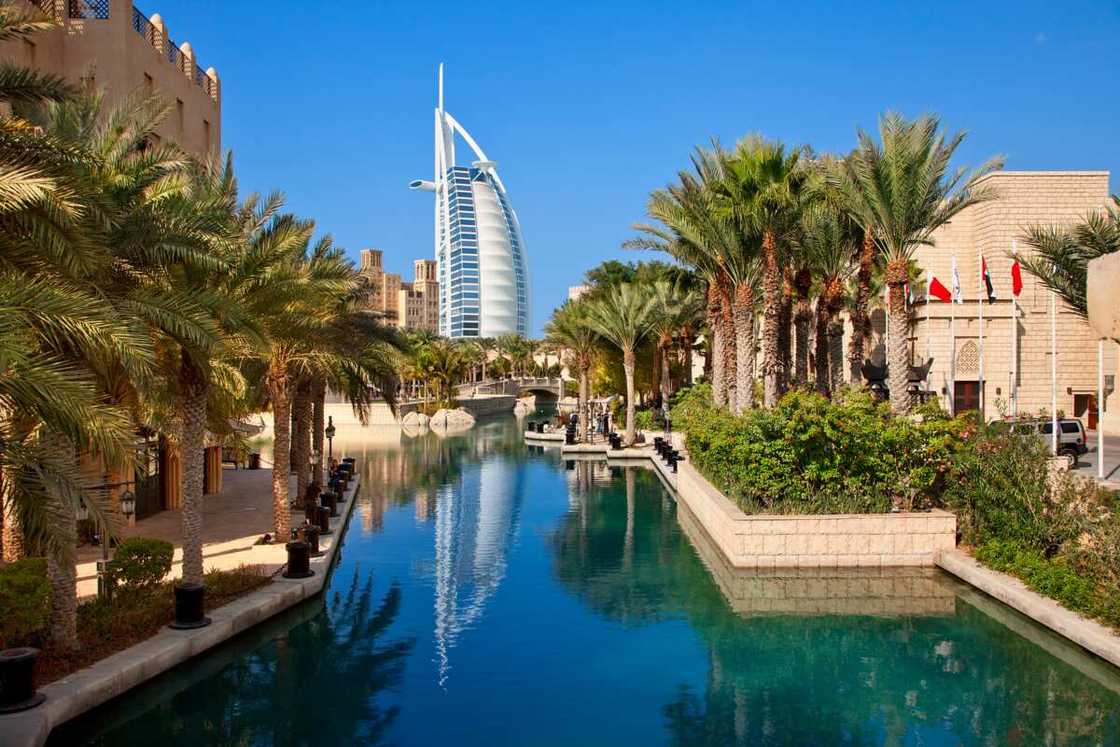 why is Dubai so rich