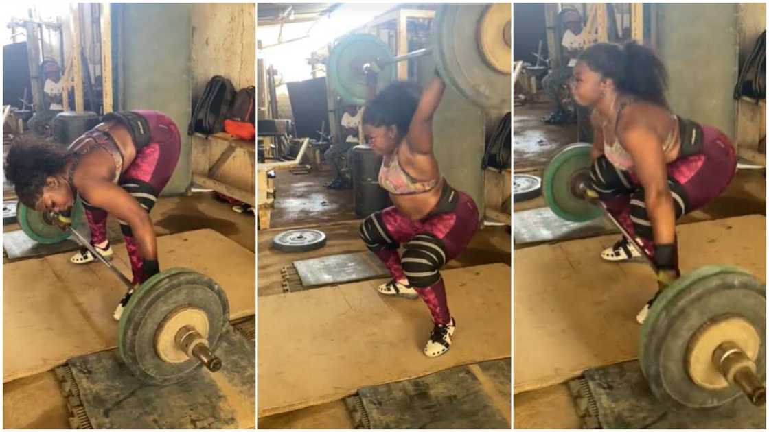 Lady in the gym/Girl lifted weight.