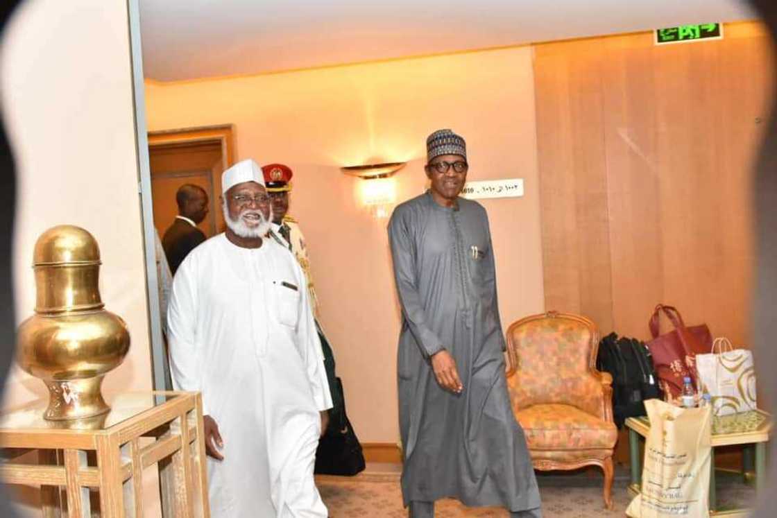 Buhari ya gana da Abdulsalamu a Saudiyya, zai dawo gida Najeriya a yau Buhari ya gana da Abdulsalamu a Saudiyya, zai dawo gida Najeriya a yau