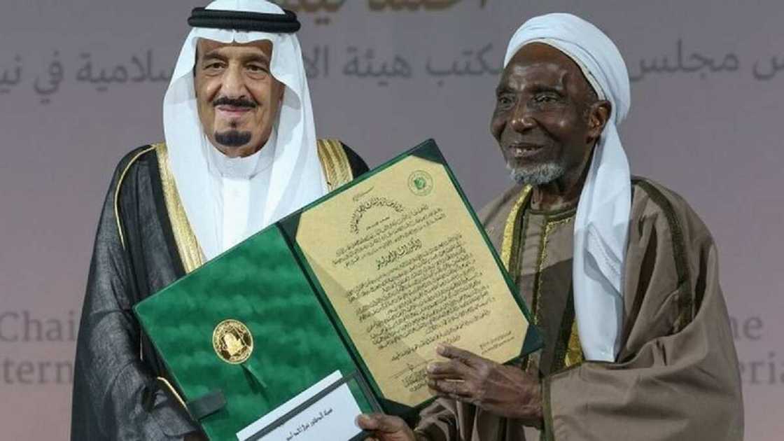 Yanzu Yanzu: Shahararren malamin Musulunci a Nigeria Sheikh Ahmed Lemu ya rasu Yanzu Yanzu: Shahararren malamin Musulunci a Nigeria Sheikh Ahmed Lemu ya rasu