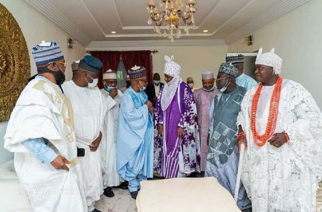 Hotunan bikin auren dan gwamnan Kaduna Nasir El-Rufai, Bashir da amaryarsa Halima Hotunan bikin auren dan gwamnan Kaduna Nasir El-Rufai, Bashir da amaryarsa Halima