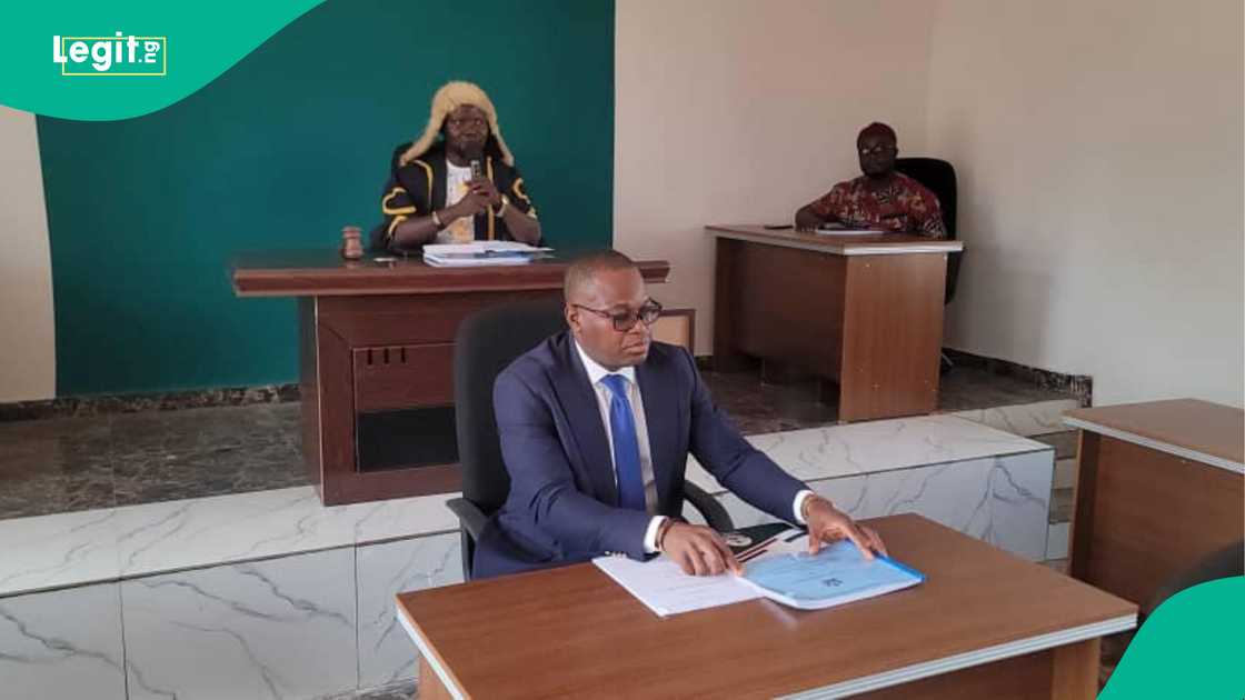 Shugaban karamar hukuma a Enugu ya yi magana yayin gabatar da kasafin 2025 Shugaban karamar hukuma a Enugu ya yi magana yayin gabatar da kasafin 2025