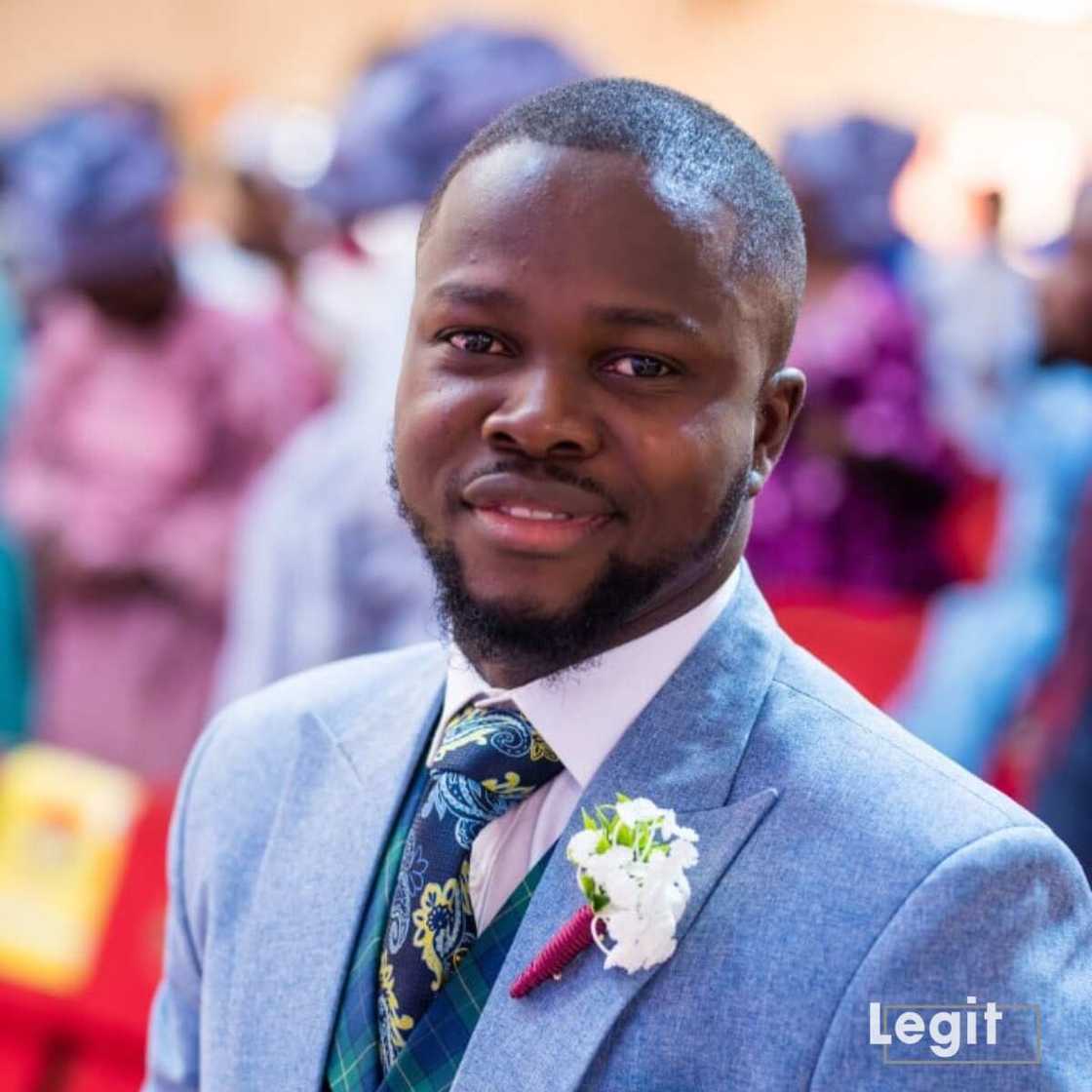 He advised youths to go into farming. He advised youths to go into farming.