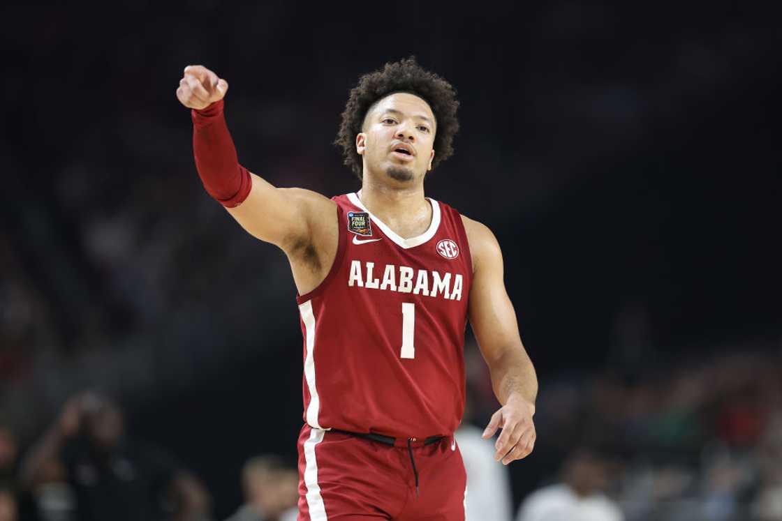 Mark Sears of the Alabama Crimson Tide celebrates after making a shot