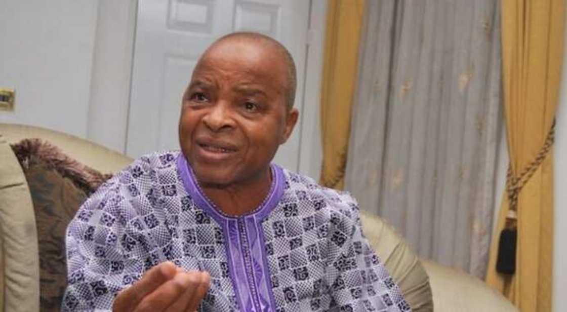 Wani Janar din soja ya kwancewa Obasanjo zani a kasuwa Wani Janar din soja ya kwancewa Obasanjo zani a kasuwa