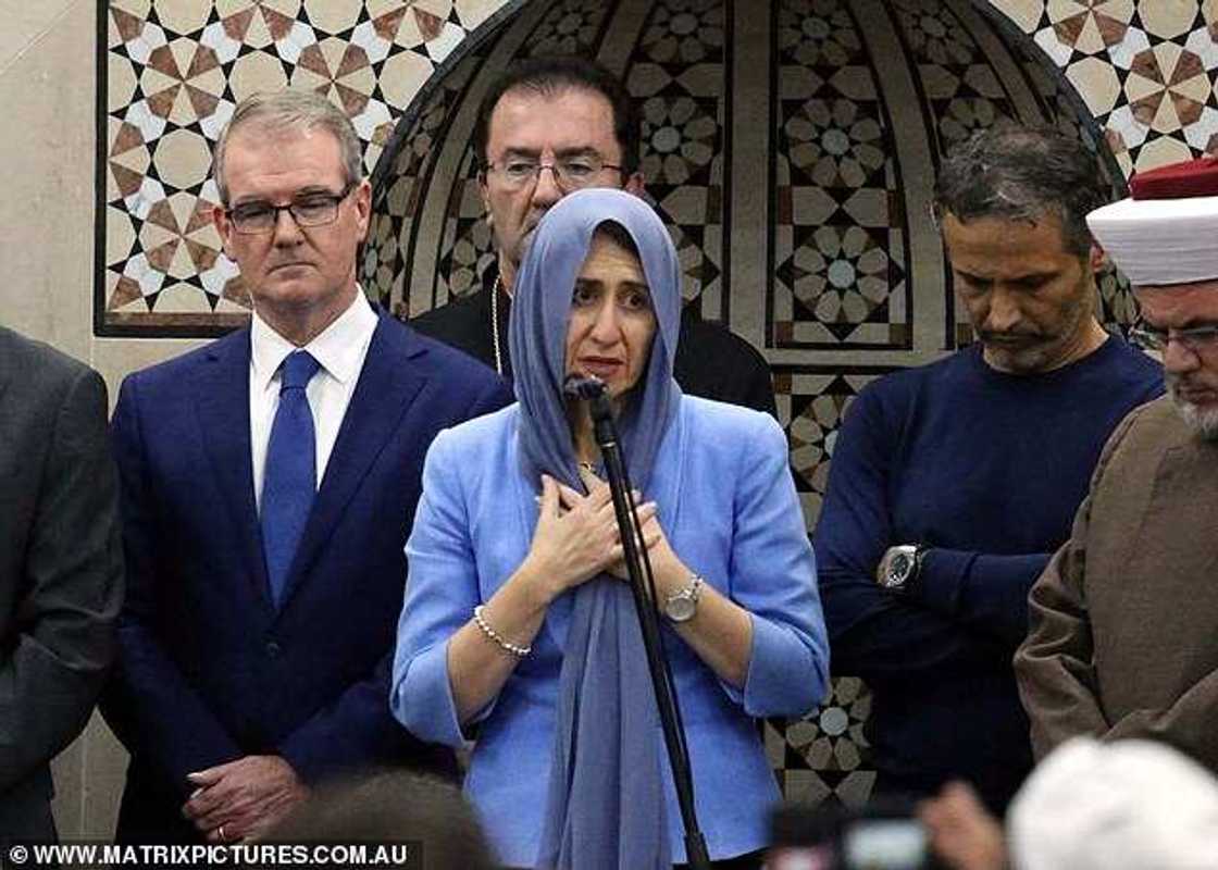 Australian Muslims defy terror threats, go to mosques in thousands to pray for 49 victims of attacks (photos)