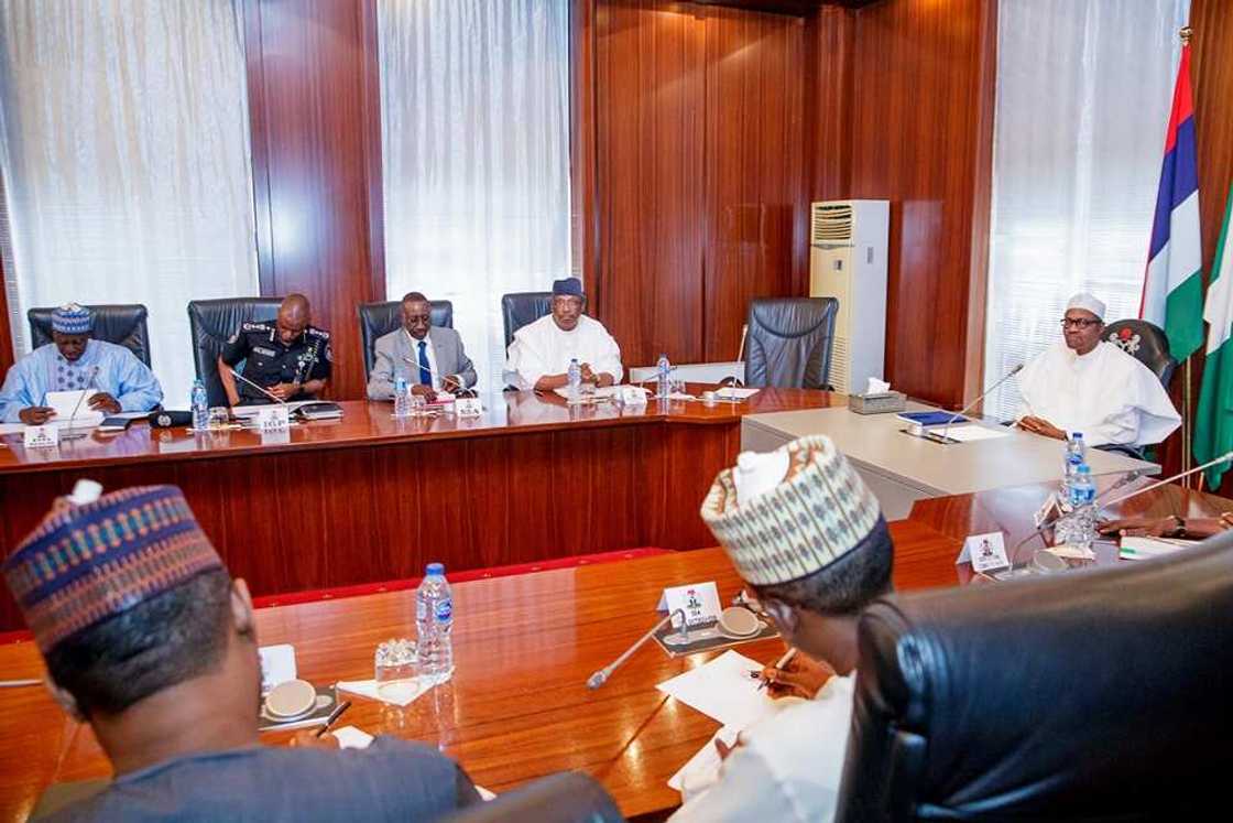 Jerin sunayen kwararru 14 da Buhari ya nada don yin garambawul ga tsaron Najeriya Jerin sunayen kwararru 14 da Buhari ya nada don yin garambawul ga tsaron Najeriya