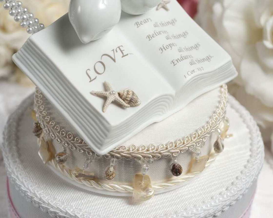Wedding bible cake Wedding bible cake