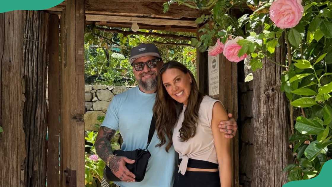 Zac Brown and Kendra Scott pose for a photo