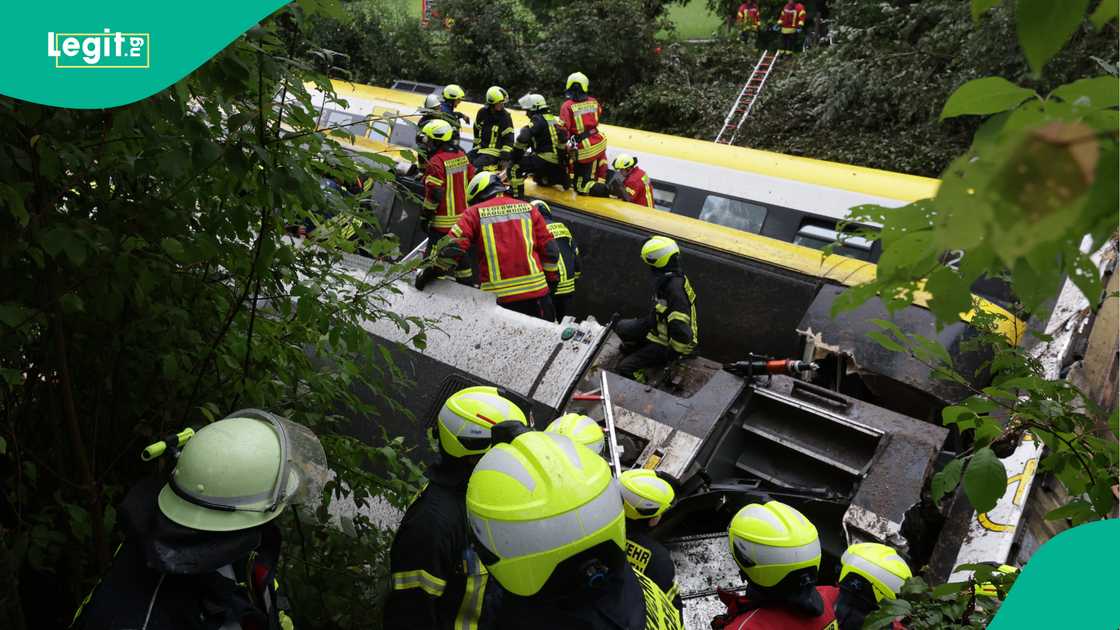 An tabbatar da mutuwar mutane uku tare da jikkatar wasu da dama a hatsarin jirgin kasa a Jamus