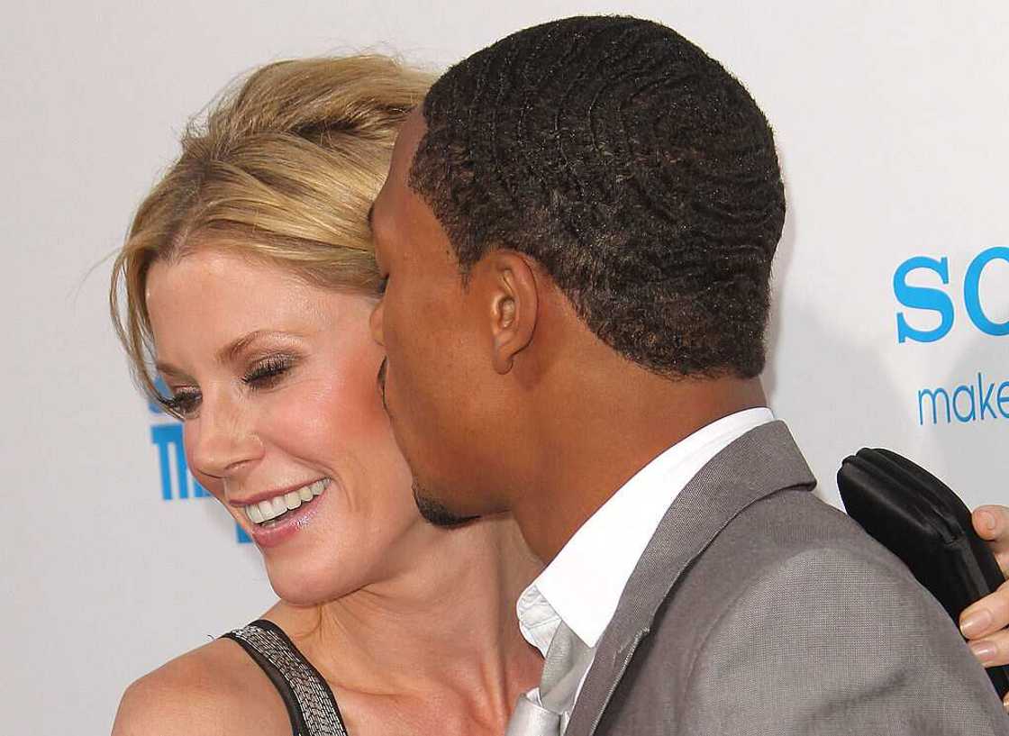 Does Julie Bowen have a boyfriend? A look at her relationships - Legit.ng