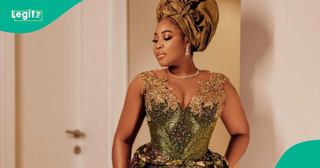 Video of BBNaija speaking Igbo with friends at outing trends. Video of BBNaija speaking Igbo with friends at outing trends.