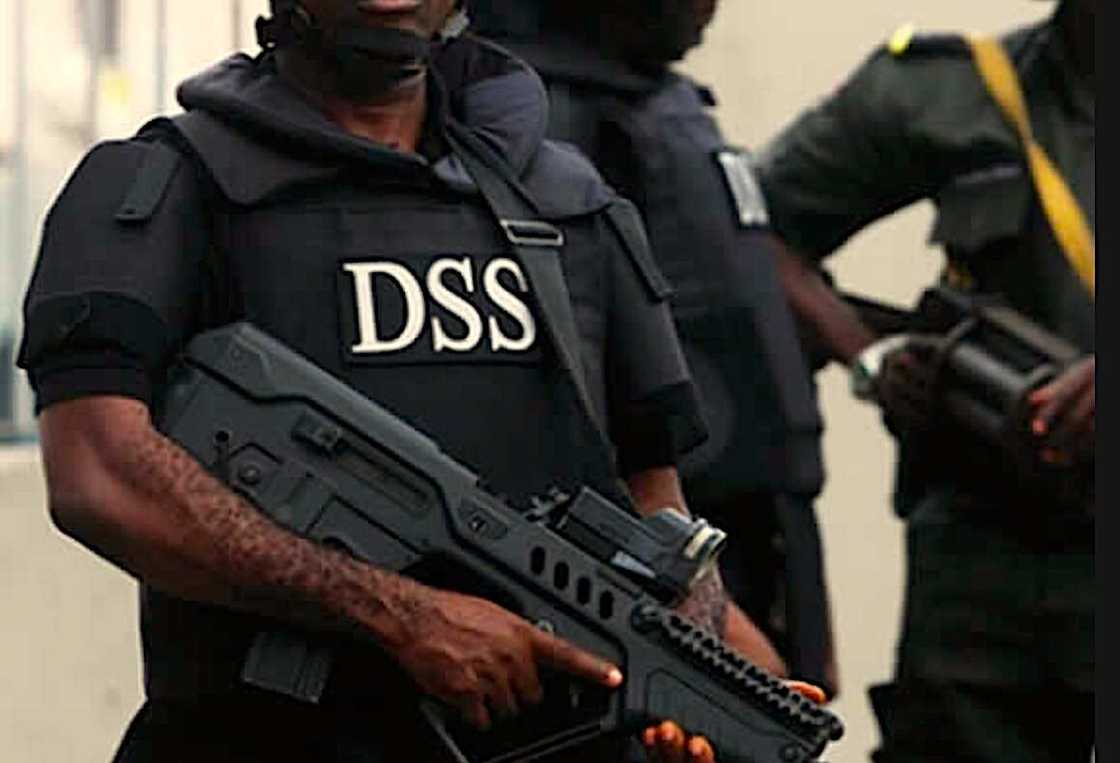 Hukumar DSS ta karyata zarginta da ake da bin umarnin 'yan siyasa Hukumar DSS ta karyata zarginta da ake da bin umarnin 'yan siyasa