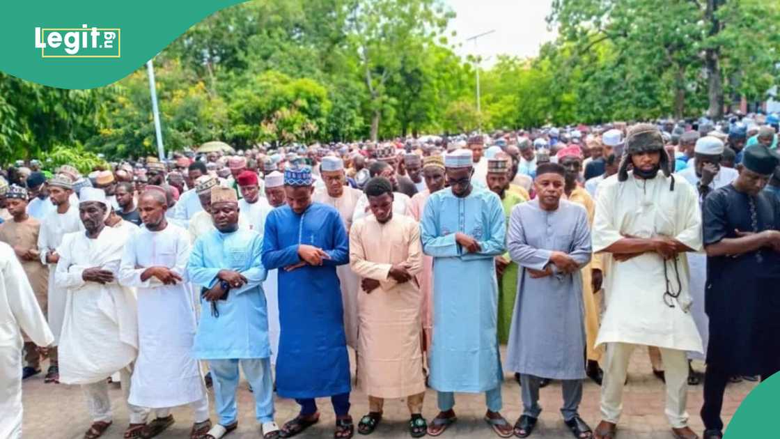 Mourners pay last respects in Kano Mourners pay last respects in Kano