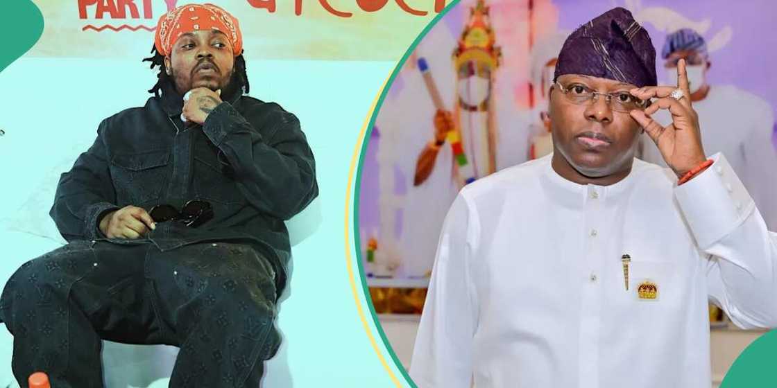 Oba Oniru rejects Olamide's handshake, asked him to prostrate. for him. Oba Oniru rejects Olamide's handshake, asked him to prostrate. for him.