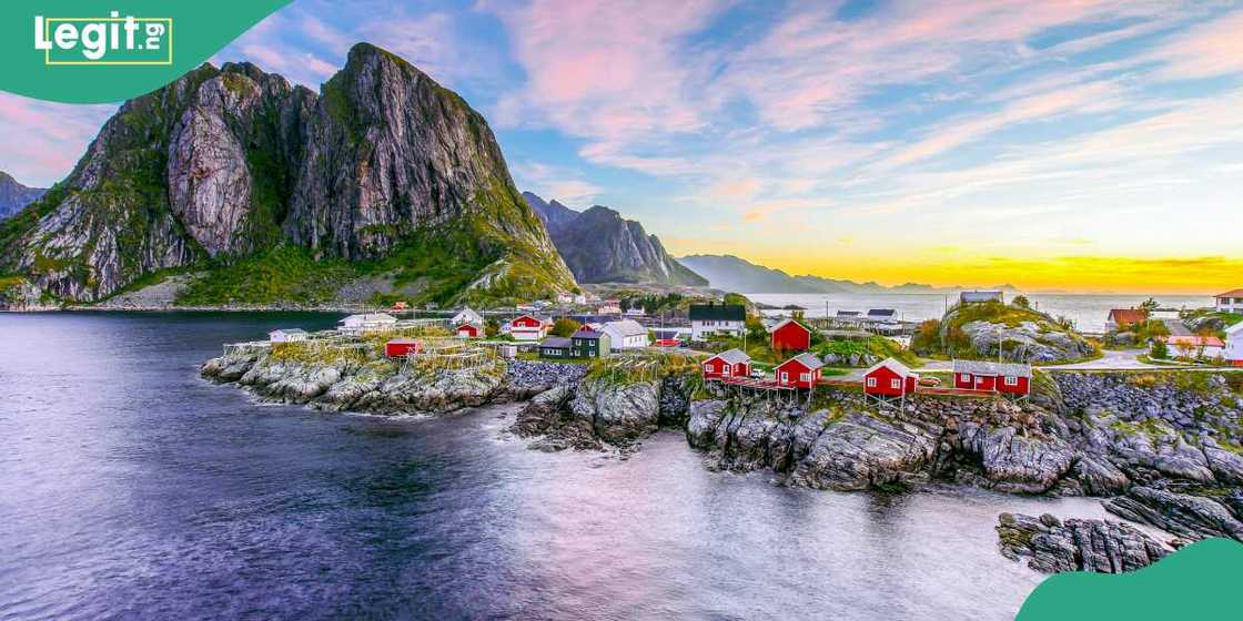 Jerin kasashen duniya shida inda rana ba ta faduwa Jerin kasashen duniya shida inda rana ba ta faduwa