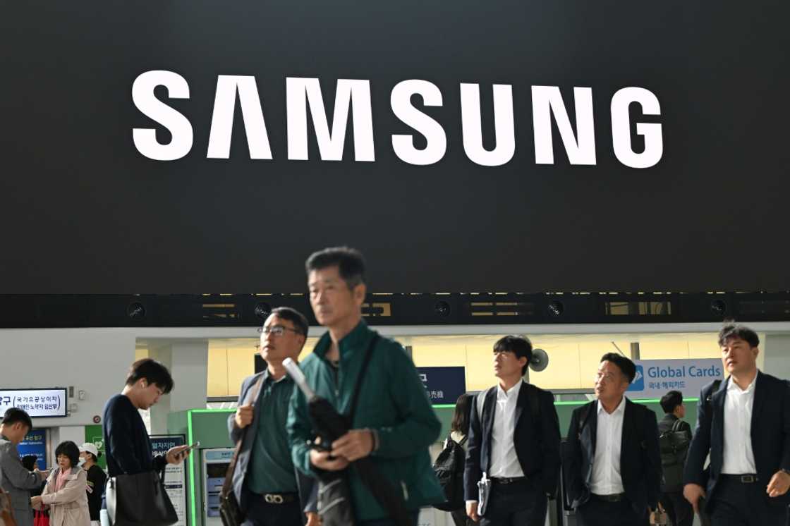Samsung posts 32% profit rise on-year in third quarter