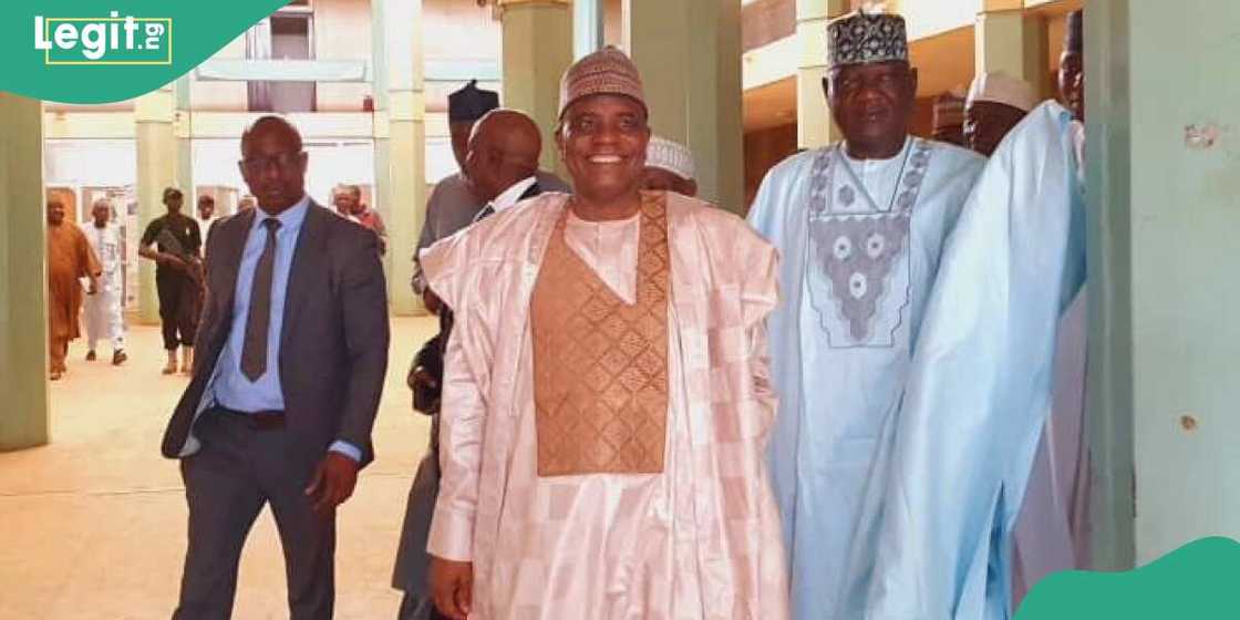 Gwamnatin Sokoto na tuhumar Aminu Waziri Tambuwal da ayyukan almundahana. Gwamnatin Sokoto na tuhumar Aminu Waziri Tambuwal da ayyukan almundahana.