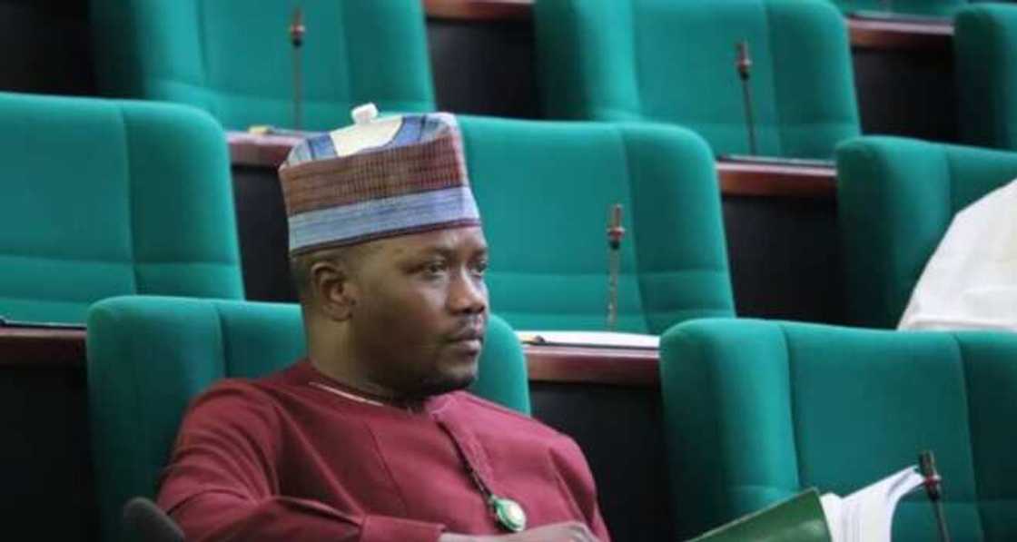 Tsaka mai wuya: Kotu ta gurfanar da dan majalisar APC daga arewa saboda rantsuwa a kan karya Tsaka mai wuya: Kotu ta gurfanar da dan majalisar APC daga arewa saboda rantsuwa a kan karya