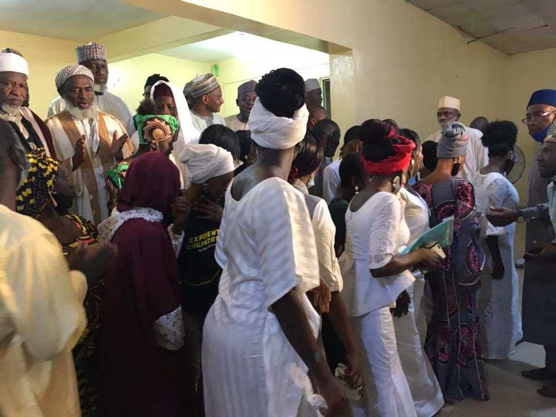 Sheikh Gumi Ya Gana da Daliban Afaka, Ya Bayyana Yadda Ya Taimaka Aka Ceto Su Sheikh Gumi Ya Gana da Daliban Afaka, Ya Bayyana Yadda Ya Taimaka Aka Ceto Su